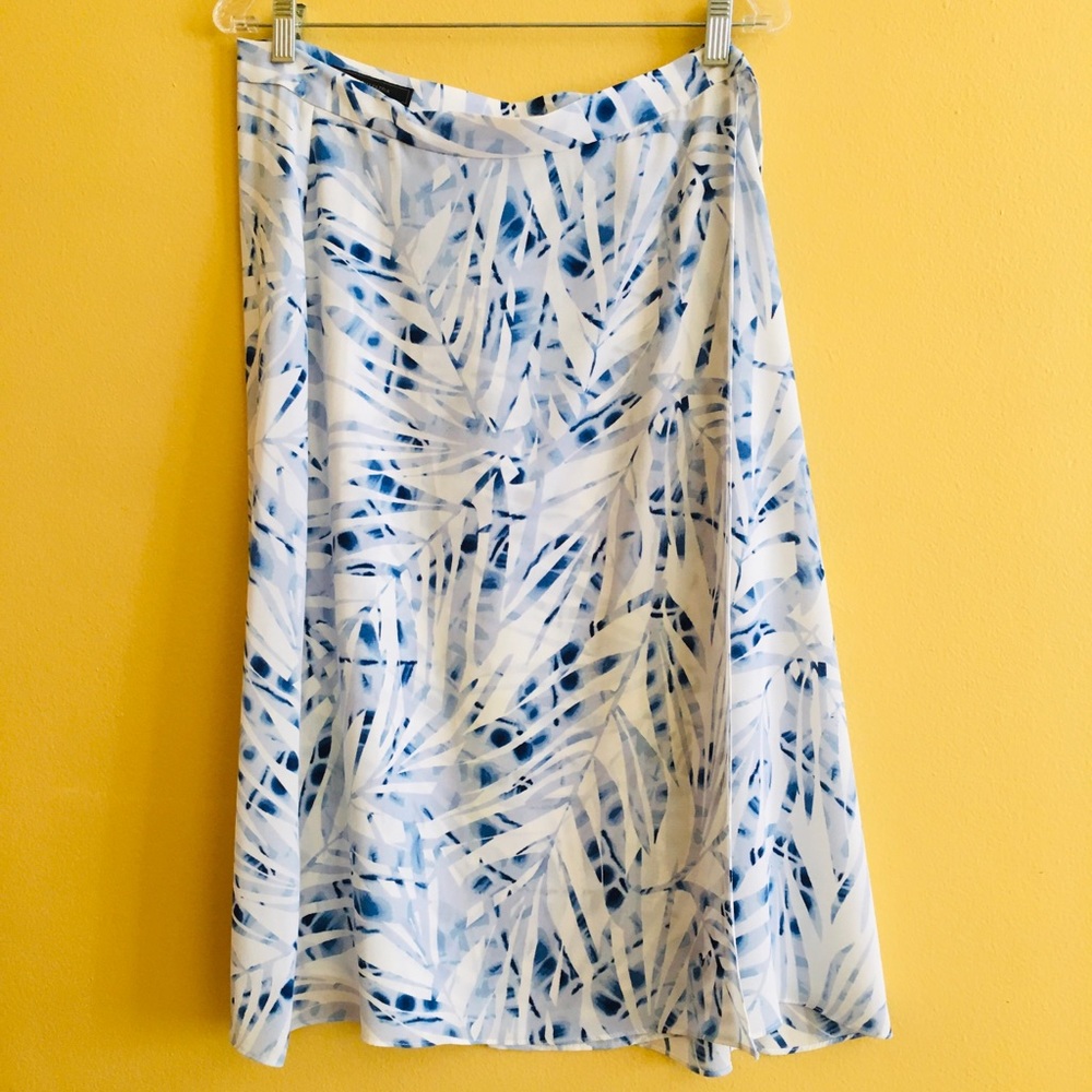 Like new BCBGMaxAzria wrap skirt size medium